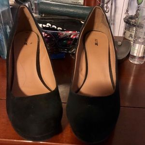 Black suede wedges! 7.5 Cute and great condition